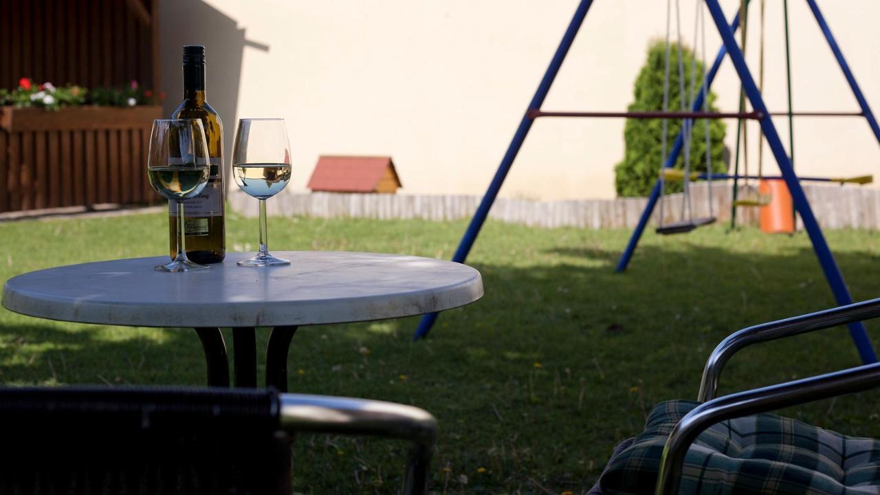 Bed and Breakfast Gastehaus Moser Podersdorf am See Exterior foto