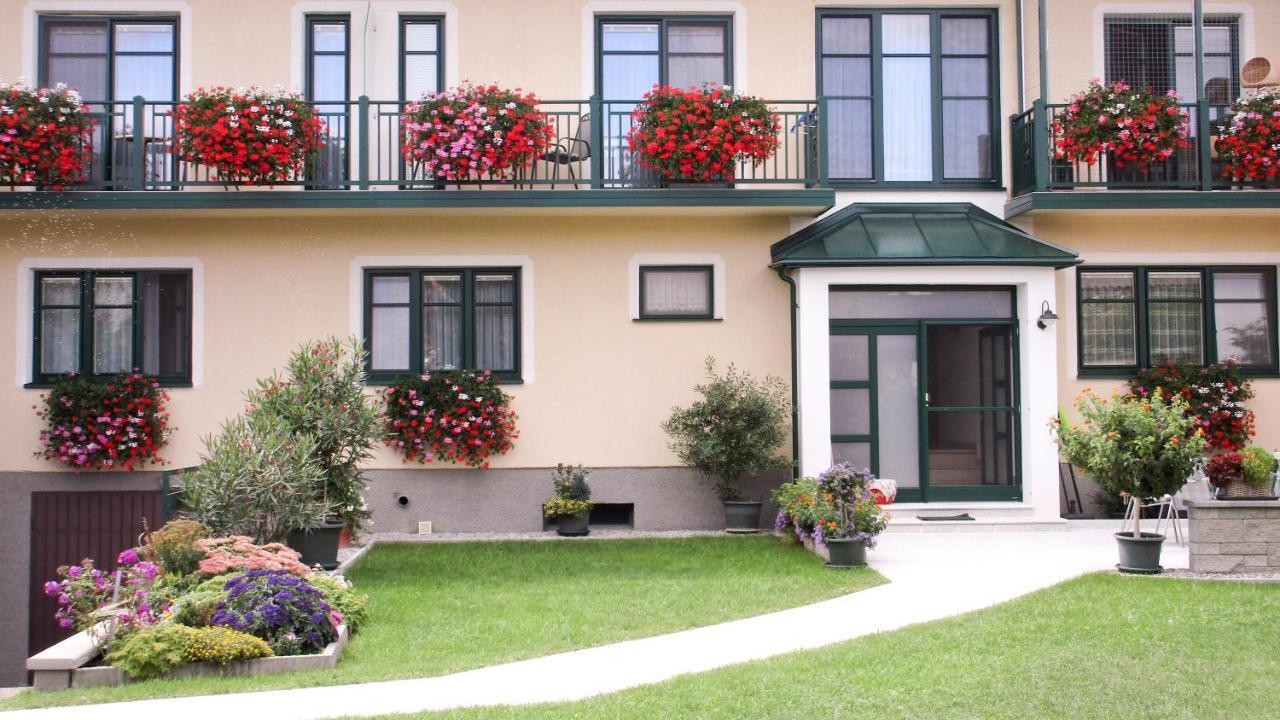 Bed and Breakfast Gastehaus Moser Podersdorf am See Exterior foto